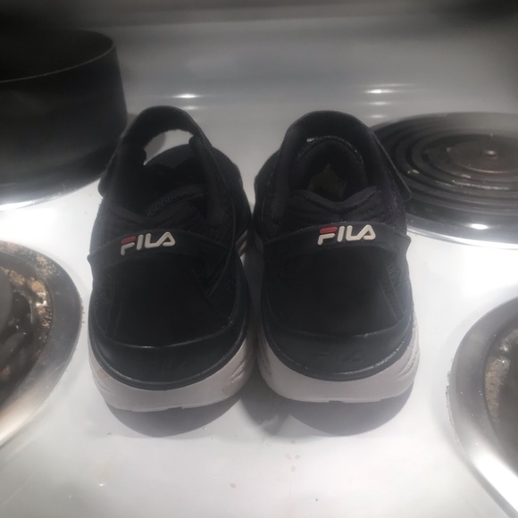 Brand new boys Fila sneakers - Picture 5 of 5